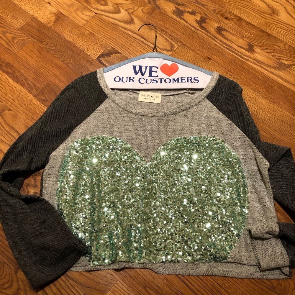 The Clas-sic crop top sweatshirt